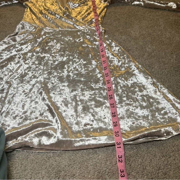 Forever 21 Dress Small Velour Velvet V-neck Wrap Flare Long Sleeve Beige size s - Picture 6 of 6